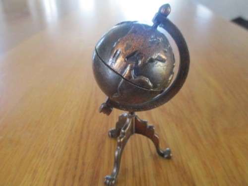 VINTAGE 1976 DURHAM IND. MINIATURE CAST METAL ROTATING WORLD GLOBE - DOLLHOUSE COLLECTABLE