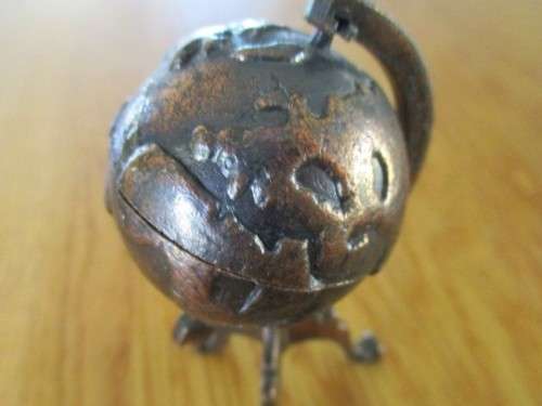 VINTAGE 1976 DURHAM IND. MINIATURE CAST METAL ROTATING WORLD GLOBE - DOLLHOUSE COLLECTABLE