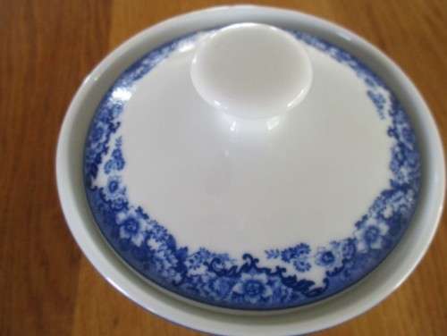 A PRETTY WILLIAM & JAMES, STAFFORDSHIRE BLUE AND WHITE LIDDED DISH/BOWL - PASTORAL