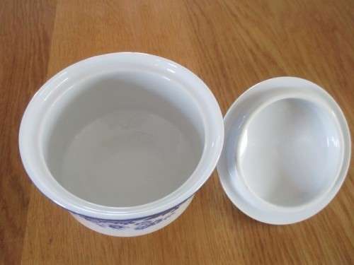 A PRETTY WILLIAM & JAMES, STAFFORDSHIRE BLUE AND WHITE LIDDED DISH/BOWL - PASTORAL