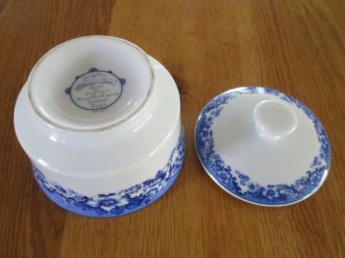 A PRETTY WILLIAM & JAMES, STAFFORDSHIRE BLUE AND WHITE LIDDED DISH/BOWL - PASTORAL