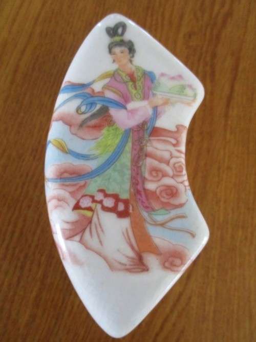 FOR LILA MY ONLY - FOUR VINTAGE/ANTIQUE CRESCENT SHAPED CHINESE TRINKET HOLDERS - SIGNED