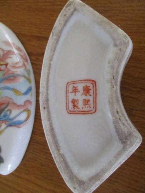 FOR LILA MY ONLY - FOUR VINTAGE/ANTIQUE CRESCENT SHAPED CHINESE TRINKET HOLDERS - SIGNED