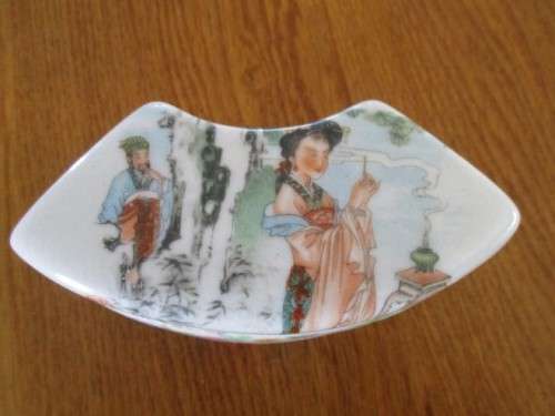 FOR LILA MY ONLY - FOUR VINTAGE/ANTIQUE CRESCENT SHAPED CHINESE TRINKET HOLDERS - SIGNED