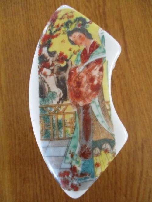 FOR LILA MY ONLY - FOUR VINTAGE/ANTIQUE CRESCENT SHAPED CHINESE TRINKET HOLDERS - SIGNED