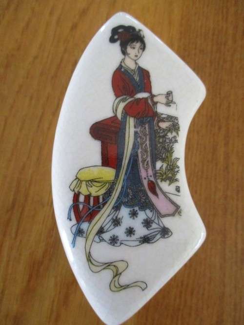 FOR LILA MY ONLY - FOUR VINTAGE/ANTIQUE CRESCENT SHAPED CHINESE TRINKET HOLDERS - SIGNED