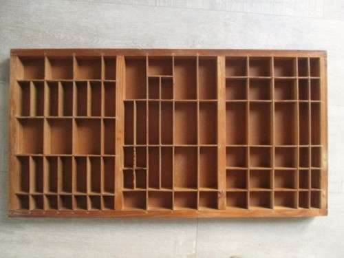 VERY LARGE VINTAGE PRINTERS TRAY - FOR SMALL COLLECTABLES OR EVEN SEWING ITEMS LIKE COTTON REELS!