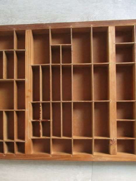 VERY LARGE VINTAGE PRINTERS TRAY - FOR SMALL COLLECTABLES OR EVEN SEWING ITEMS LIKE COTTON REELS!