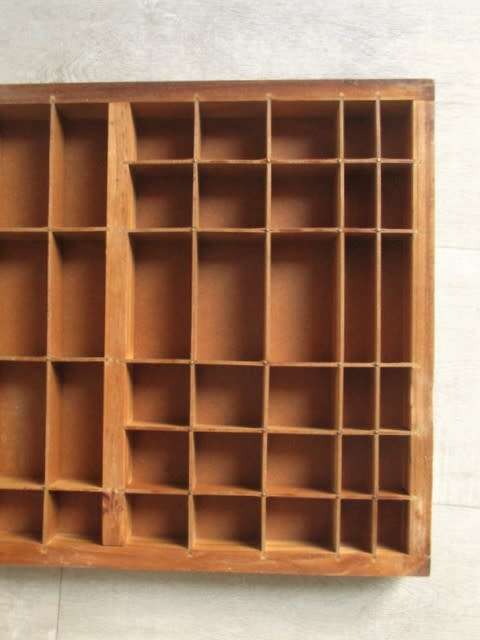 VERY LARGE VINTAGE PRINTERS TRAY - FOR SMALL COLLECTABLES OR EVEN SEWING ITEMS LIKE COTTON REELS!