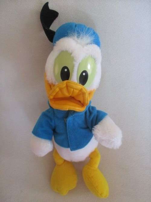 GENUINE WALT DISNEY WORLD DONALD, DAISY AND DELLA  DUCK!!