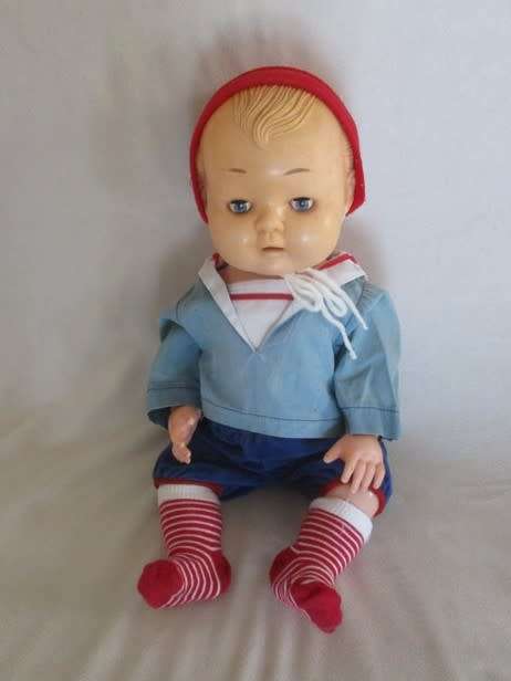 VINTAGE  GENUINE OK KADER DOLL - RARE 43CM SIZE - DARTING TONGUE, EYES OPEN/CLOSE & MOVE SIDEWAYS