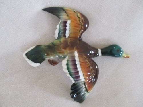 INSTANT NOSTALGIA!!  TWO VINTAGE PORCELAIN FLYING DUCKS