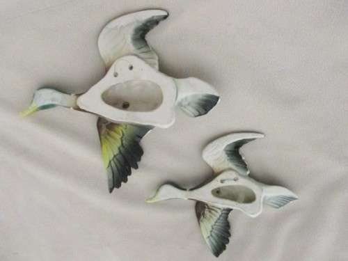 INSTANT NOSTALGIA!!  TWO VINTAGE PORCELAIN FLYING DUCKS