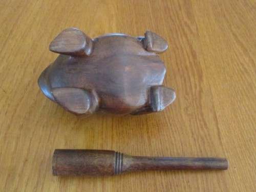 VINTAGE THAILAND WOODEN LUCKY FROG GUIRO RASP MUSICAL PERCUSSION INSTRUMENT