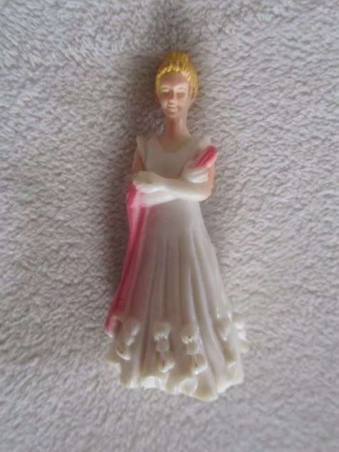 A LITTLE GIRLS DREAM - LARGE HARD PLASTIC FANTASY CASTLE PLUS ACCESSORIES FOR HER LITTLE PRINCESSES