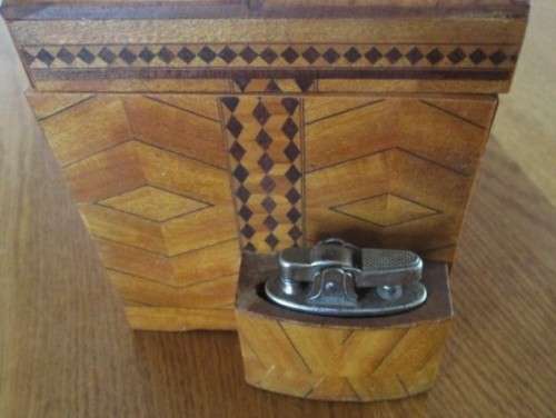 VINTAGE 1950's WOODEN BIRD CIGARETTE DISPENSER WITH LIGHTER (BIRD WORKS - LIGHTER NOT)