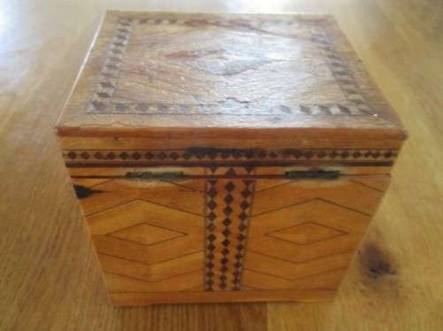 VINTAGE 1950's WOODEN BIRD CIGARETTE DISPENSER WITH LIGHTER (BIRD WORKS - LIGHTER NOT)