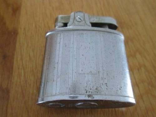 VINTAGE 1950's WOODEN BIRD CIGARETTE DISPENSER WITH LIGHTER (BIRD WORKS - LIGHTER NOT)