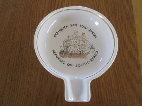 AN OLD REPUBLIC OF SOUTH AFRICA SPOON REST - GLO IN JOUSELF/GLO IN JOU VOLK/ GLO IN GOD