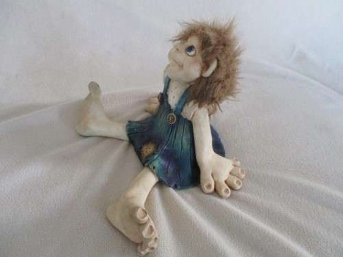 BIG HANDS, BIG FEET, BIG SMILE - A CUTE CERAMIC TROLL