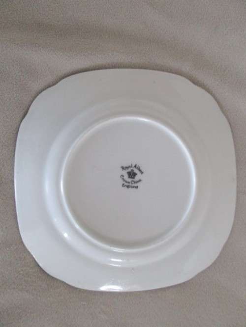 A VERY RARE VINTAGE ROYAL ALBERT NURSERY WARE PLATE - SO CUTE!