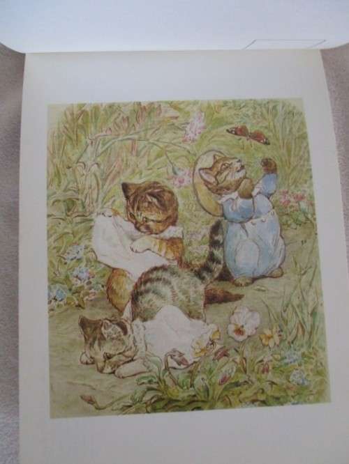 SO SPECIAL - A POSTCARD BOOKLET CONTAINING 26 VINTAGE 1987 BEATRIX POTTER POSTCARDS