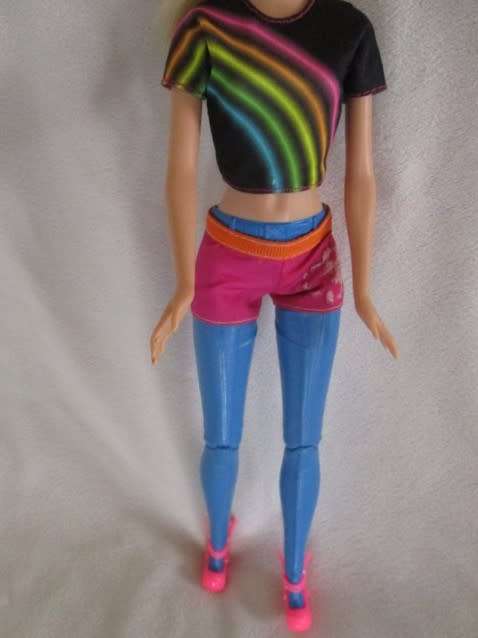 MATTEL BARBIE DOLL WITH ARTICULATED KNEES
