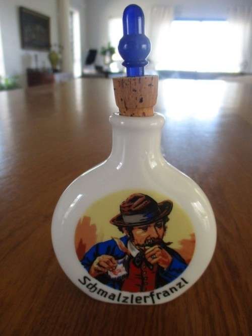 VINTAGE SCHMALZLERFRANZL SNUFF BOTTLE IN ORIGINAL BOX WITH ACCESSORIES
