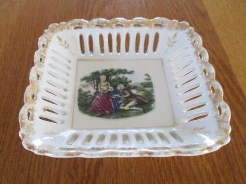 PRETTY VINTAGE DISH WITH ROMANTIC SCENE AND GOLD GILT TRIMMINGS