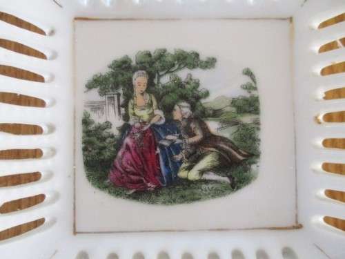 PRETTY VINTAGE DISH WITH ROMANTIC SCENE AND GOLD GILT TRIMMINGS