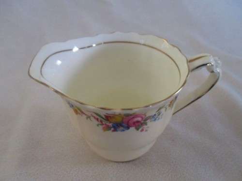 VINTAGE PARAGON CREAMER