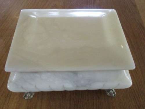 NICE SIZED FOOTED COMO ORIGINALE GENUINE ALABASTER BOX MADE IN ITALY AND IN WONDERFUL CONDITION