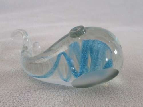 NGWENYA GLASS WHALE WITH BLUE SWIRL - GREAT CONDITION - JUST DIFFICULT TO PHOTOGRAPH