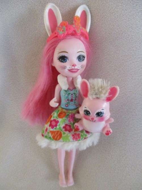 CUTE MATTEL ENCHANTIMENTS BREE BUNNY  DOLL WITH HER PET BUNNY, TWIST