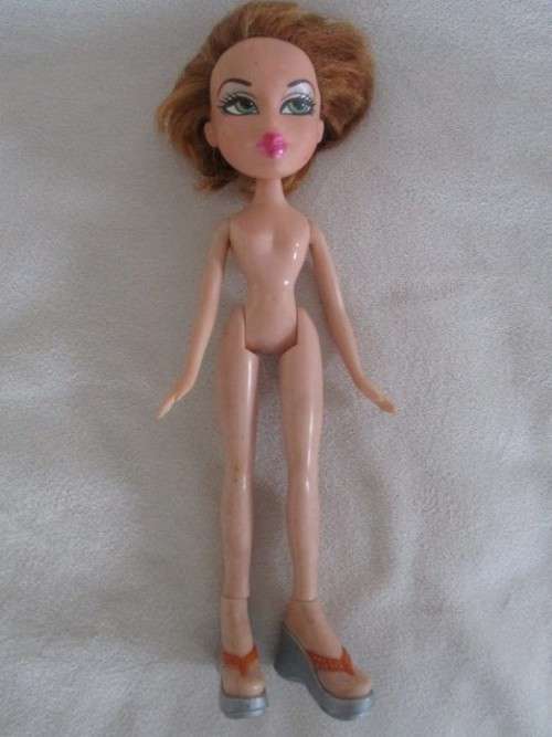 EIGHT COLLECTABLE DOLLS ( BRATZ, STEFFI LOVE AND DISNEY) IN NEED OF TLC,SHAMPOO AND CONDITIONER