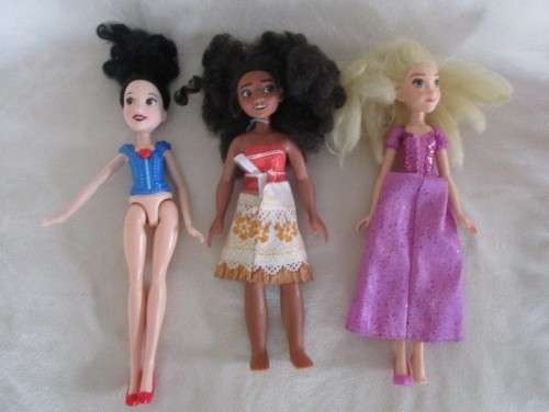 EIGHT COLLECTABLE DOLLS ( BRATZ, STEFFI LOVE AND DISNEY) IN NEED OF TLC,SHAMPOO AND CONDITIONER