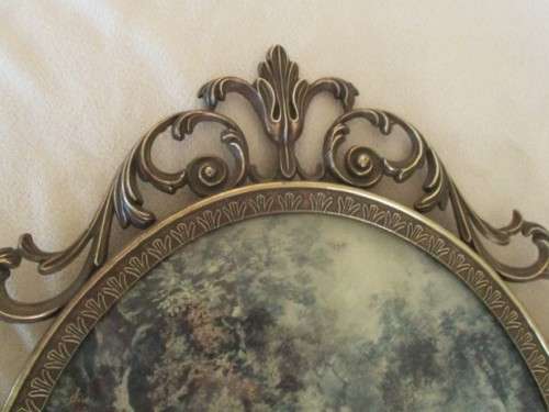 RARE!!  LARGE, GORGEOUS ROMANTIC SCENE IN VINTAGE SOLID BRASS FRAME, DOMED GLASS - MADE IN ITALY