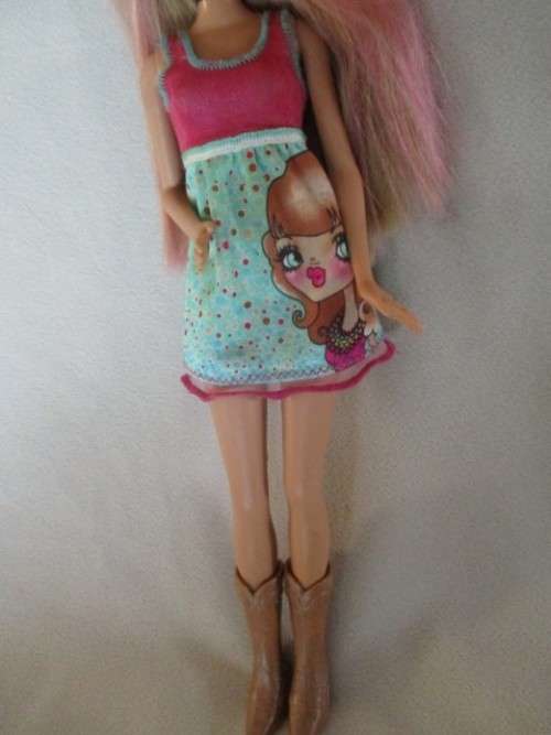 LOVELY BUT NOT PERFECT MATTEL BARBIE DOLL WITH PINK HIGHLIGHTS AND ORIGINAL EARRINGS