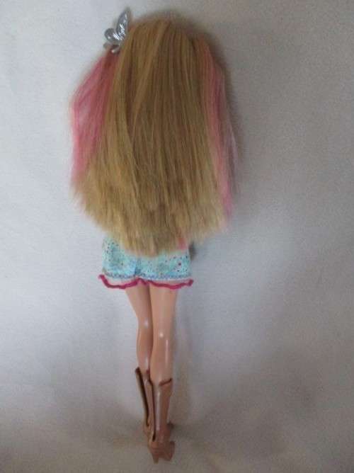 LOVELY BUT NOT PERFECT MATTEL BARBIE DOLL WITH PINK HIGHLIGHTS AND ORIGINAL EARRINGS