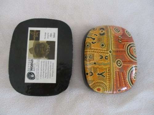 AN AUSTRALIAN "BETTER WORLD ARTS" LACQUERED TRINKET BOX - HAND MADE AND DESIGNED BY ALEC BAKER