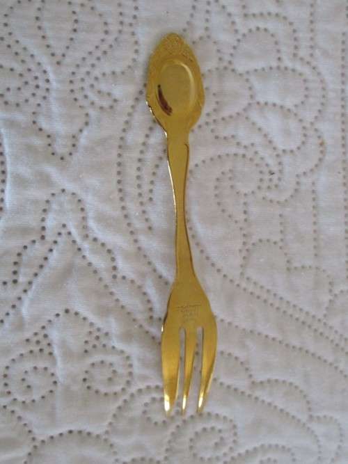 BOXED SET OF 6 TEASPOONS & 6 CAKE FORKS - EETRITE 24KT GOLD PLATED WITH PINK ROSE DECALS - AS NEW