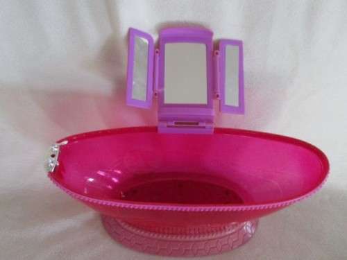 A BATCH OF BARBIE FURNITURE - FOUR GENUINE MATTEL AND TWO OTHER (BLUE COUCHES)