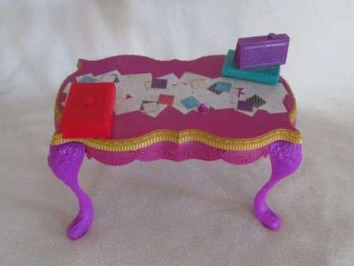 A BATCH OF BARBIE FURNITURE - FOUR GENUINE MATTEL AND TWO OTHER (BLUE COUCHES)