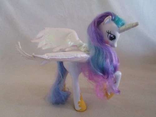 A MAGICAL LARGE SIZE GENUINE HASBRO PEGASUS UNICORN PONY - WINGS LIGHT UP AND SHE TALKS AND GIGGLES!