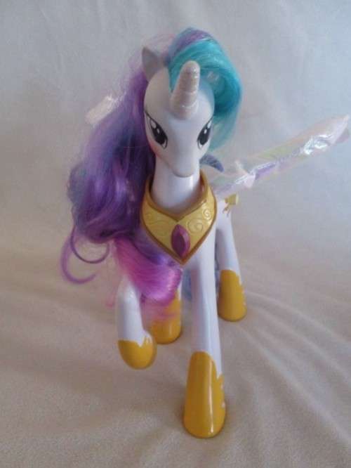 A MAGICAL LARGE SIZE GENUINE HASBRO PEGASUS UNICORN PONY - WINGS LIGHT UP AND SHE TALKS AND GIGGLES!