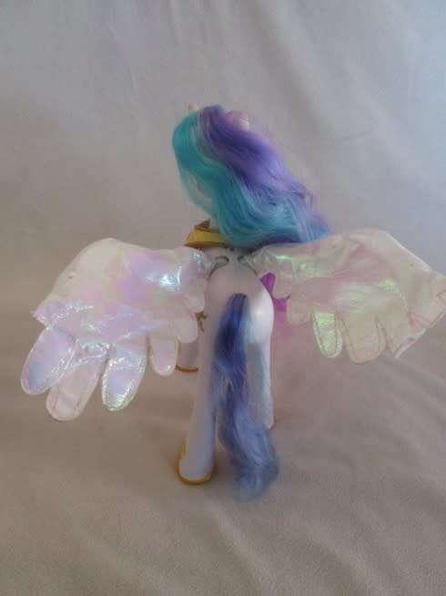 A MAGICAL LARGE SIZE GENUINE HASBRO PEGASUS UNICORN PONY - WINGS LIGHT UP AND SHE TALKS AND GIGGLES!