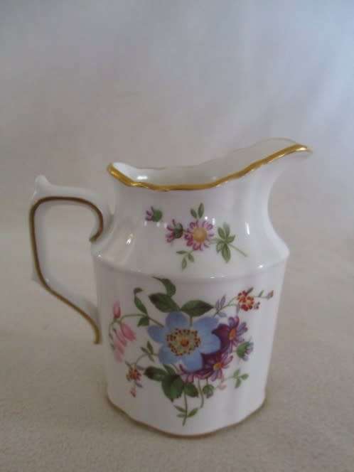 PRETTY FLORAL DESIGN ROYAL CROWN DERBY CREAMER
