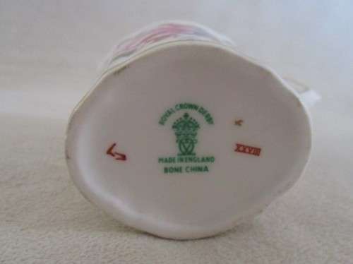 PRETTY FLORAL DESIGN ROYAL CROWN DERBY CREAMER