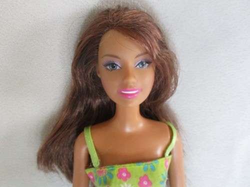 PRETTY DARK HAIRED MATTEL BARBIE DOLL WITH FLAT FEET