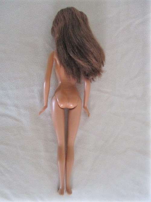 PRETTY DARK HAIRED MATTEL BARBIE DOLL WITH FLAT FEET